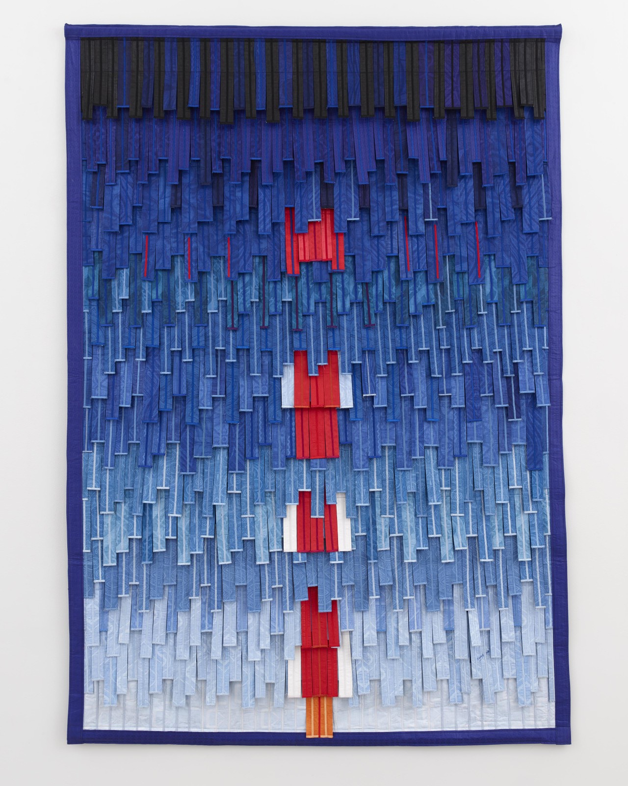 Abdoulaye Konaté - 'Bleu, rouge, orange et blanc' (2019). 274 x 190 cm.